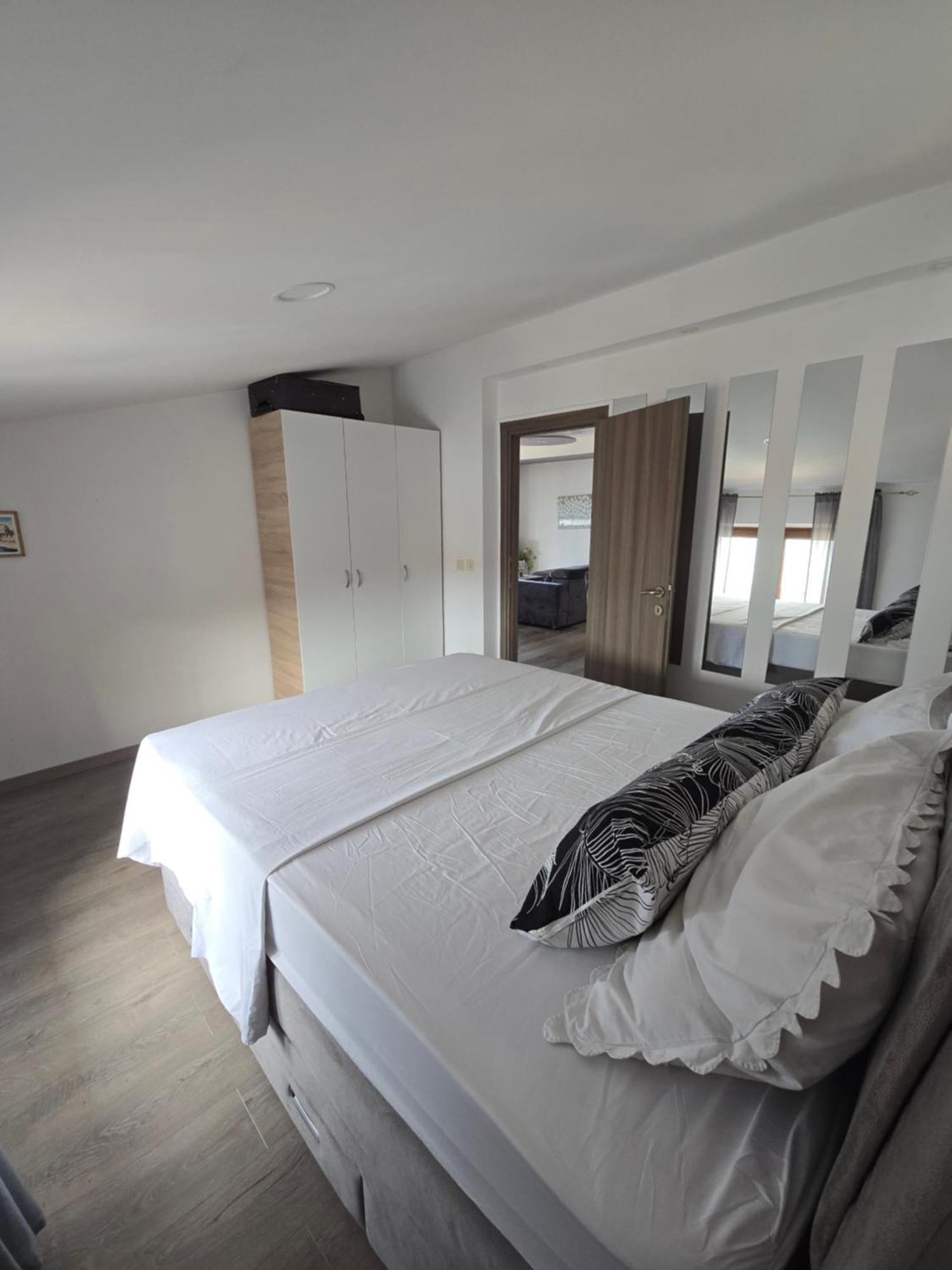 Apartments Bagaric Трогир Екстериор снимка